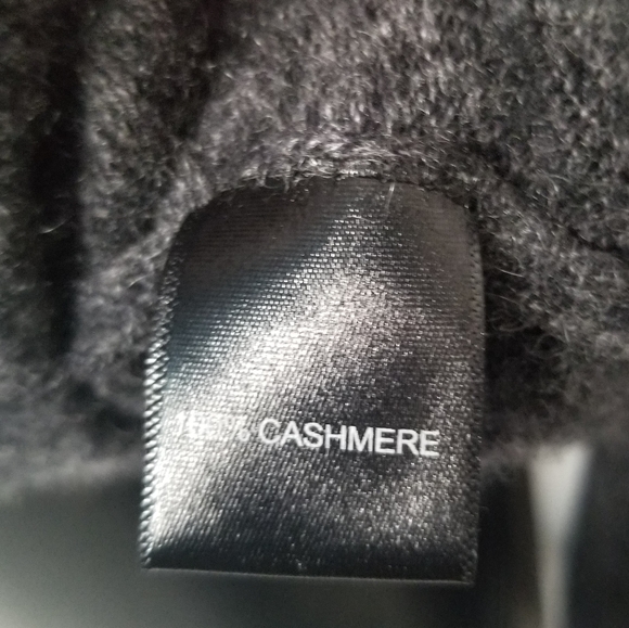 Quinn Cashmere Sweater Size Medium Roundneck Black Gray - Picture 7 of 7